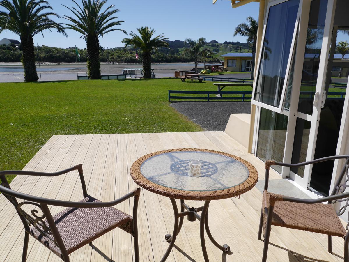 Raglan Palm Beach Motel Exteriér fotografie